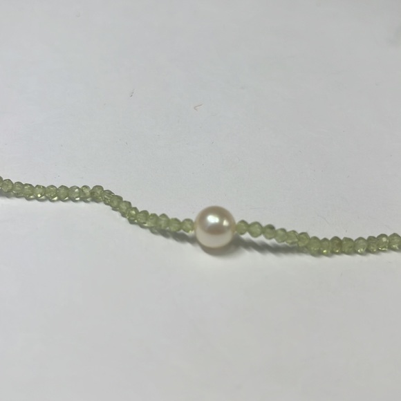 Green Pearl Necklace - Picture 2 of 3